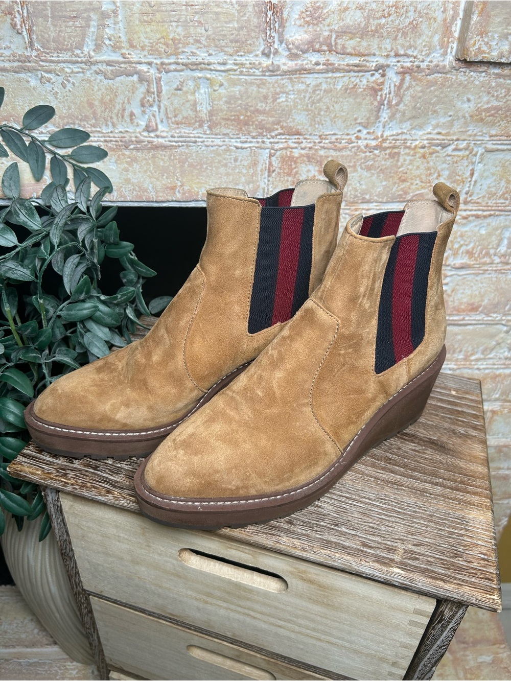 Cecelia New York Suede Chelsea Wedge Boots Tan Stripe Women’s 8